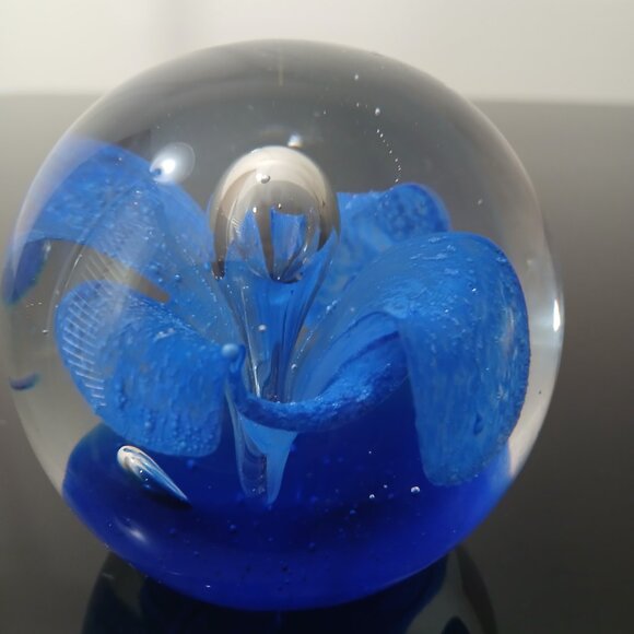 Blue Flower paperweight - Picture 2 of 5